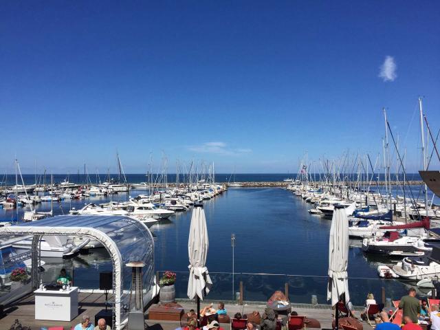 Yachthafen mit Gastronomie