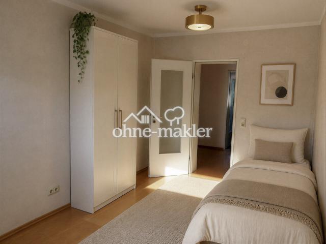 Schlafzimmer (OG 2)
