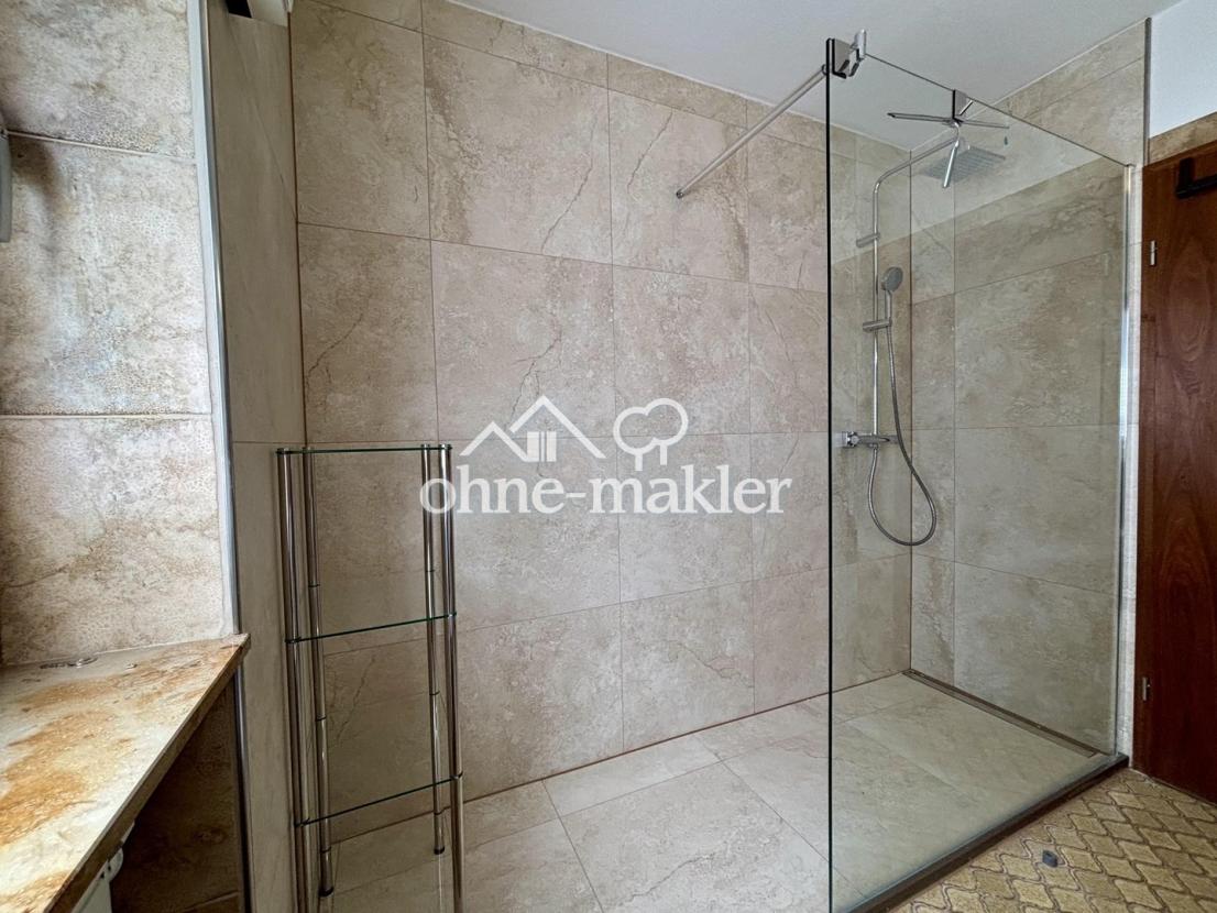 Große begehbare Dusche