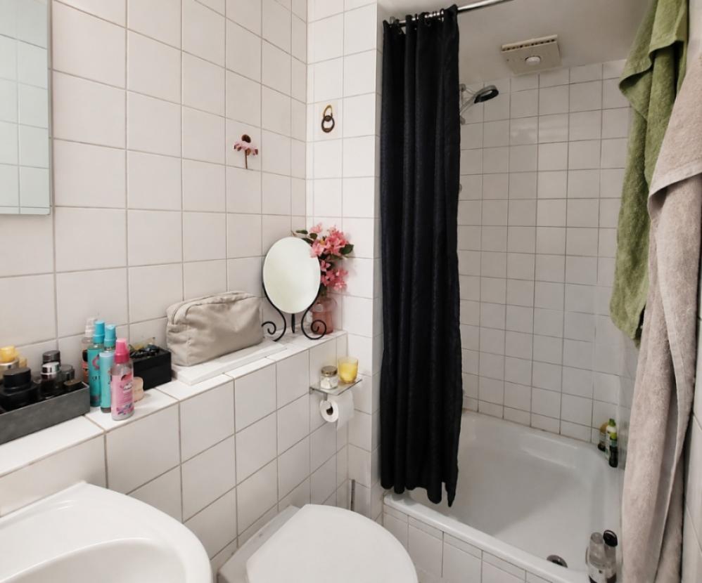 7 Badezimmer mit Dusche