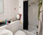 7 Badezimmer mit Dusche