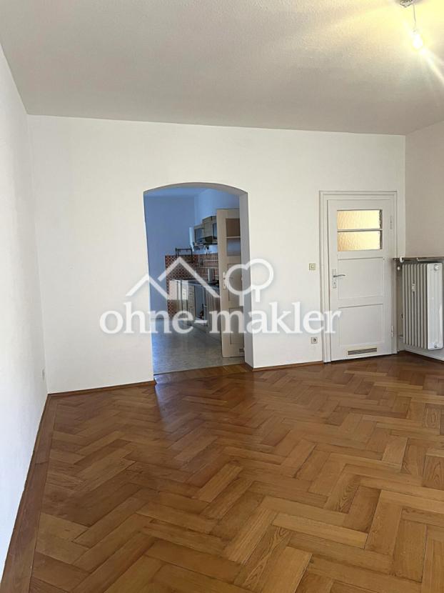 Wohnzi. -> Küche / Tür