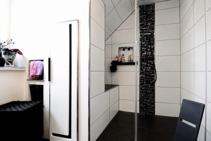 Badezimmer mit Walk-In-Dusche