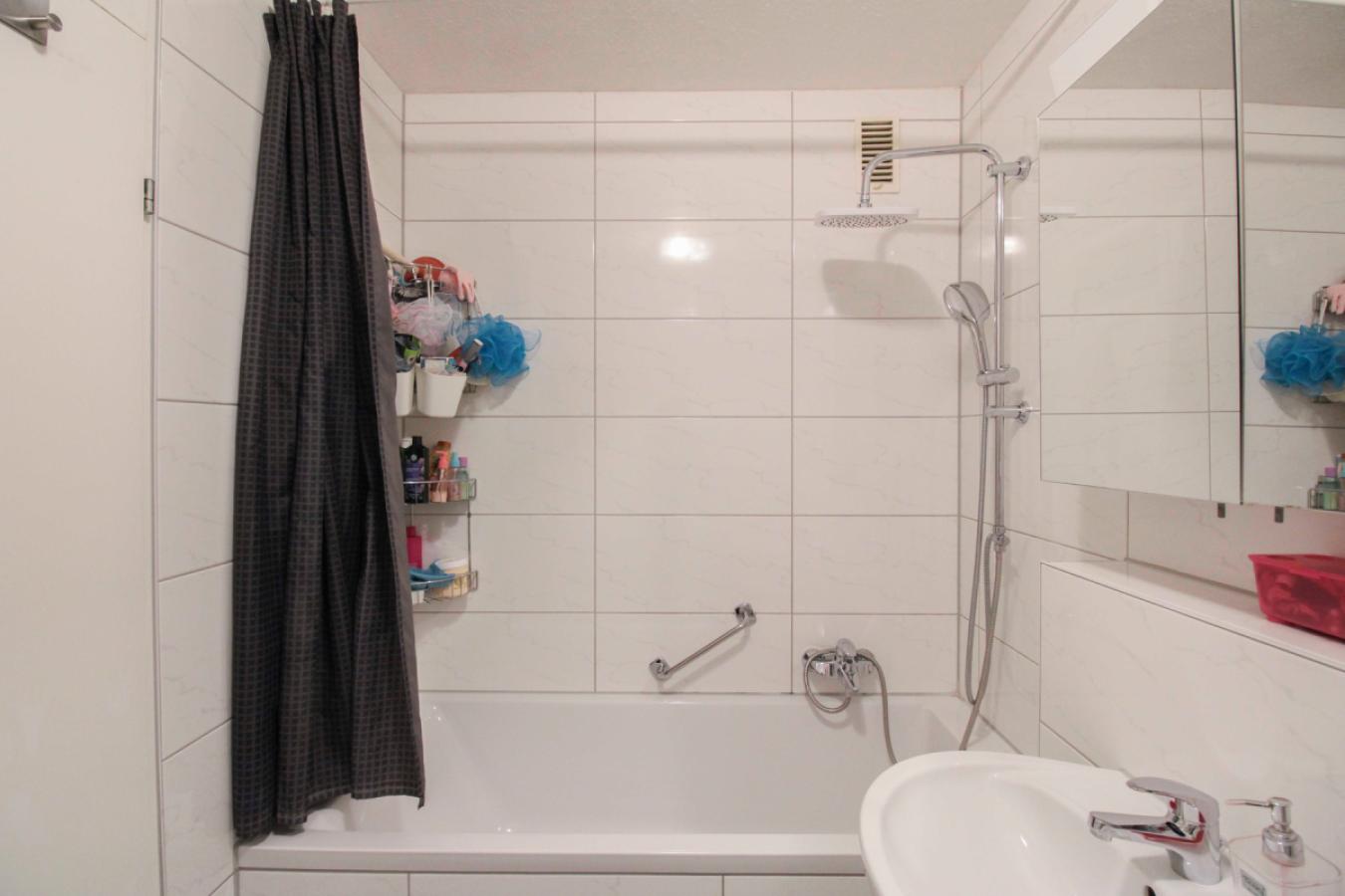 Bad mit Badewanne