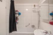 Bad mit Badewanne
