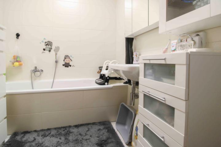 Badezimmer mit Badewanne