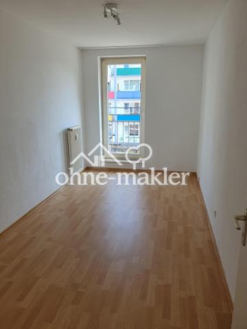 Arbeitszimmer zum Fenster