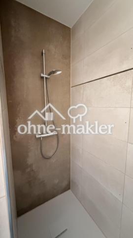 Dusche im Bad oben