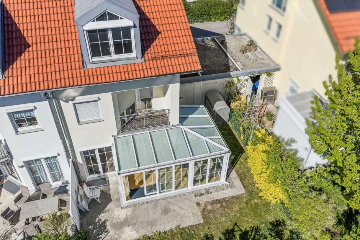 Luftaufnahme mit Sicht in den Garten