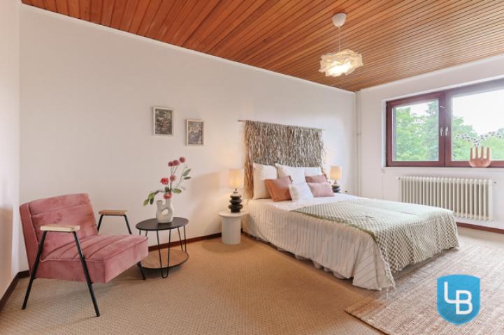 Geräumiges Schlafzimmer