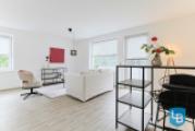 Wohnzimmer mit Balkon