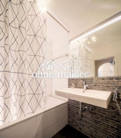Bad mit Badewanne/-Brause
