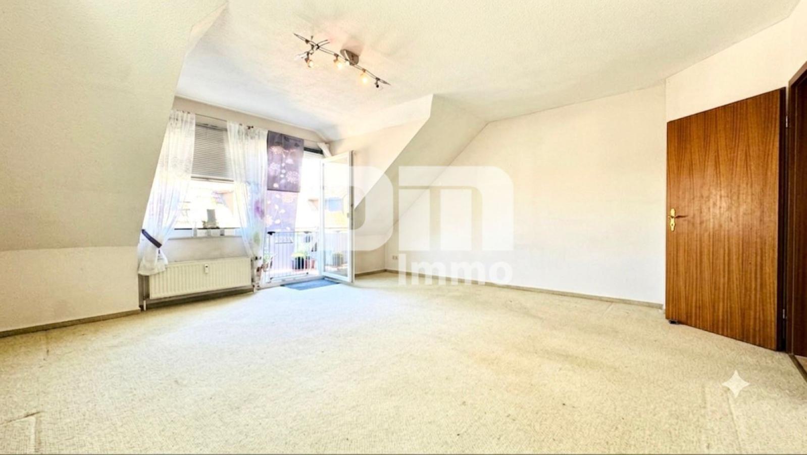 DG Wohn / Esszimmer / Zugang Balkon