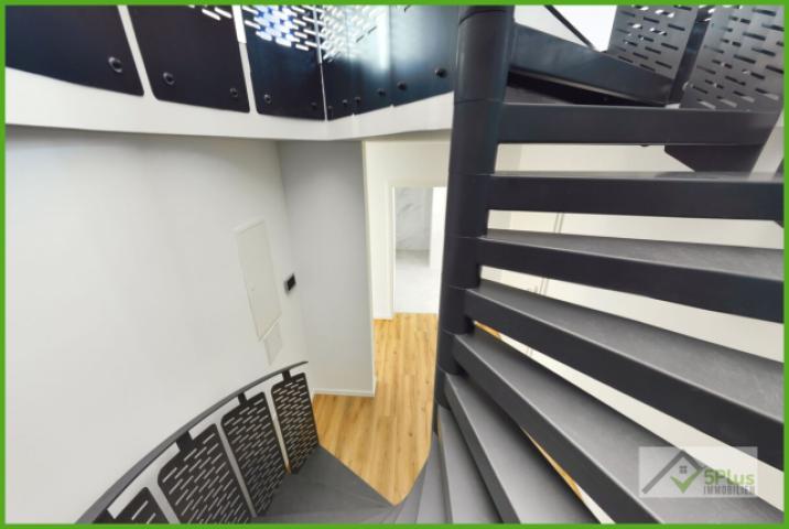 5 Plus Immo Wendeltreppe_ins_DG