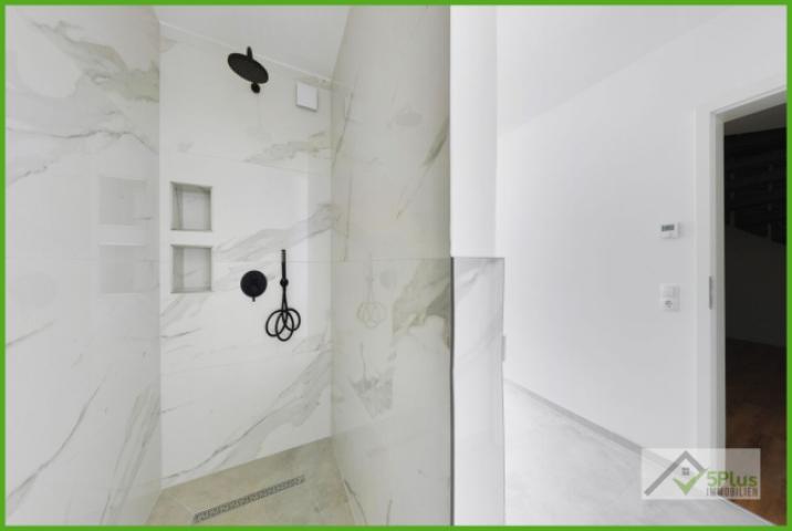 5 Plus Immo Badezimmer OG