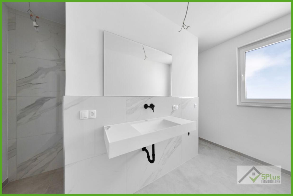 5 Plus Immo Badezimmer OG