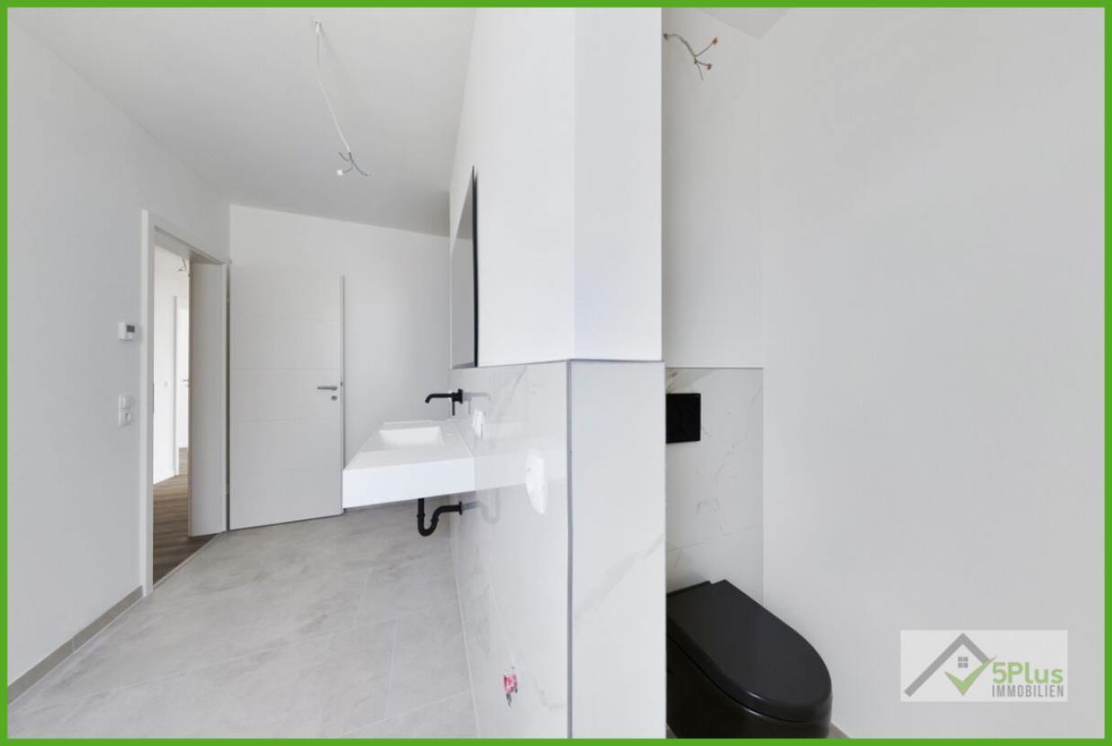 5 Plus Immo Badezimmer OG