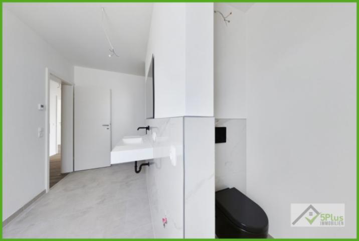5 Plus Immo Badezimmer OG
