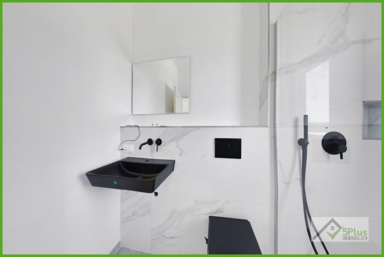 5 Plus Immo Badezimmer DG