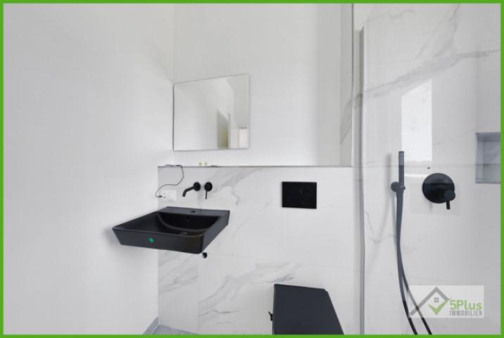 5 Plus Immo Badezimmer DG