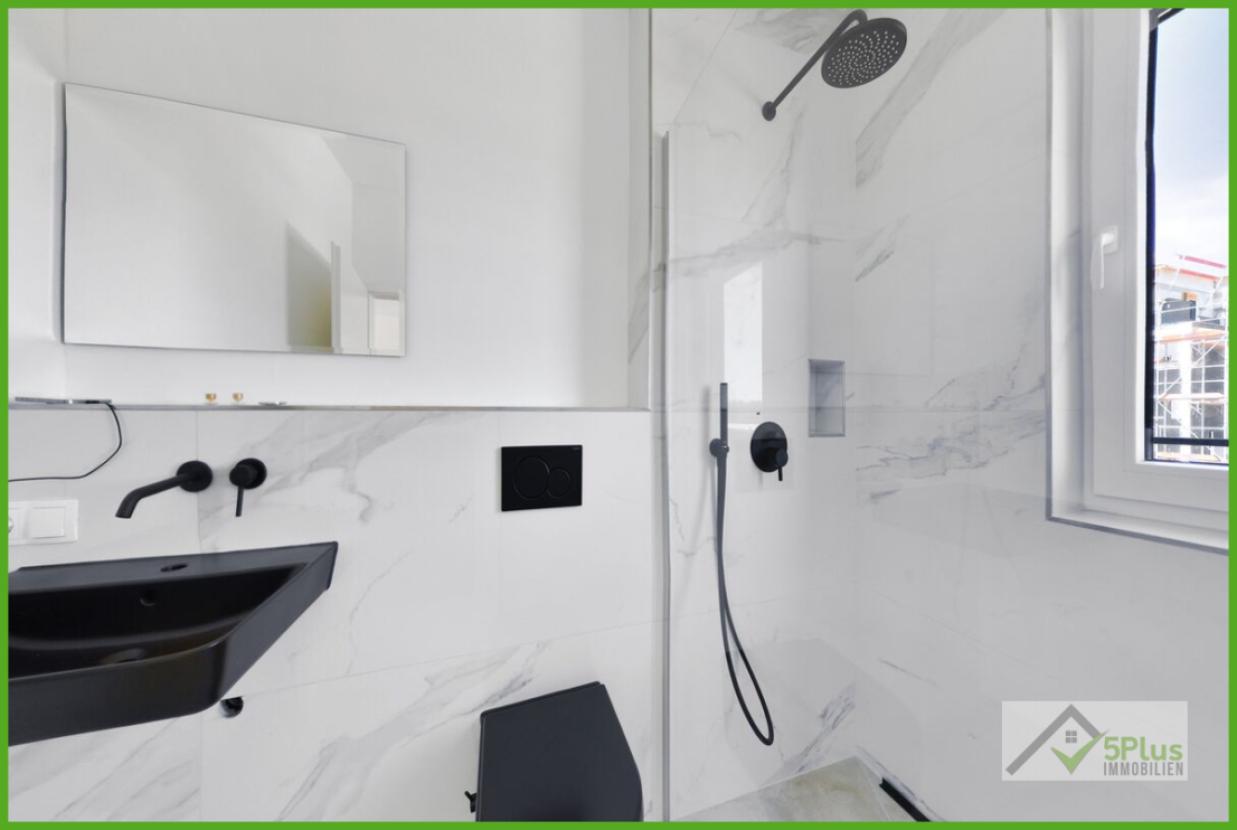 5 Plus Immo Badezimmer DG