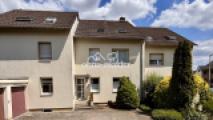Hausansicht mit Garage