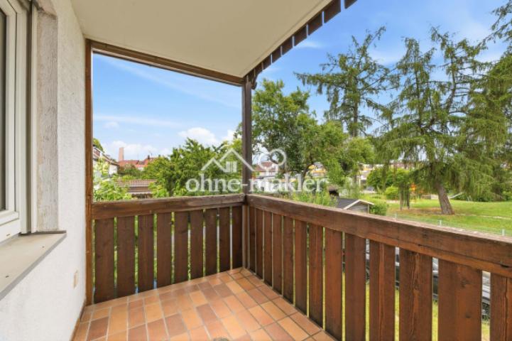 Ruhiger Balkon mit viel Natur