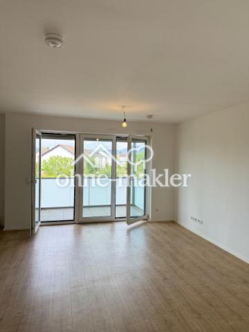 Wohnzimmer / Zugang Balkon