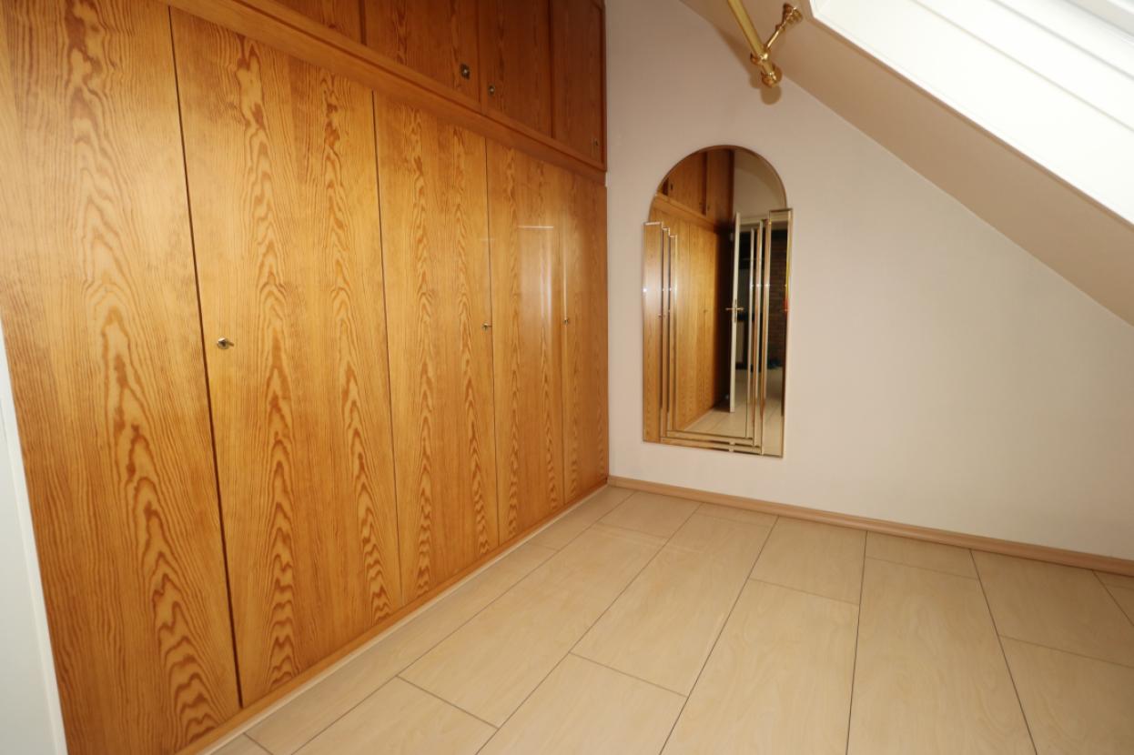 Ankleide mit Einbauschrank