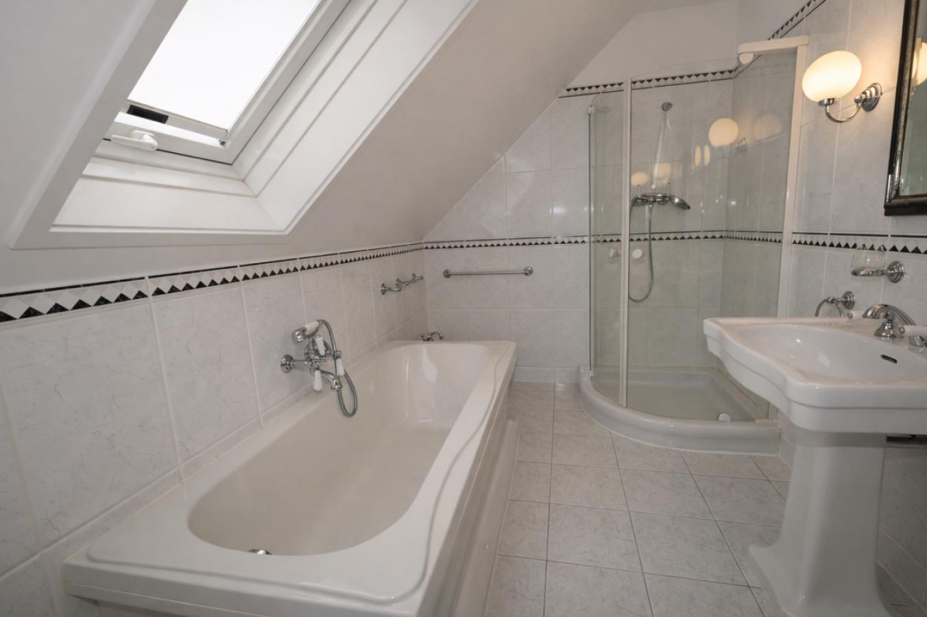 Badezimmer (DG)