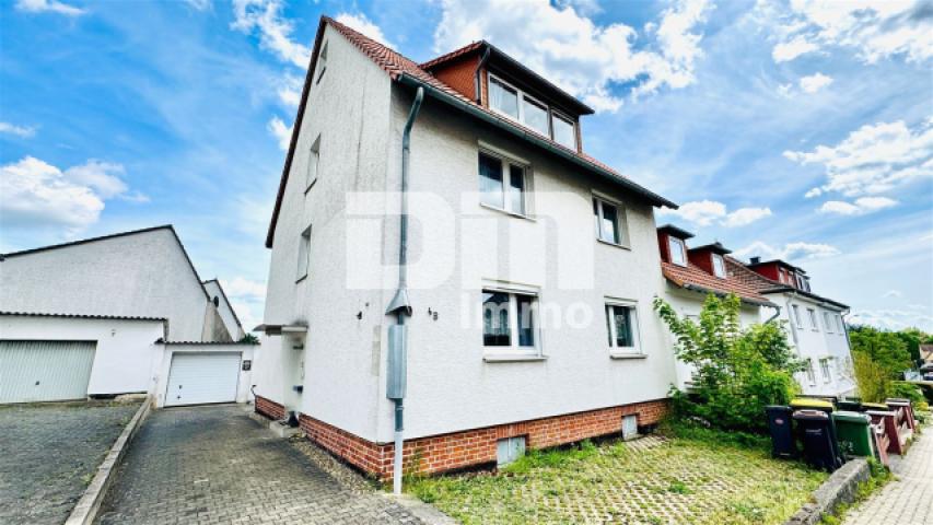 Frontansicht Zufahrt / Stellplatz 