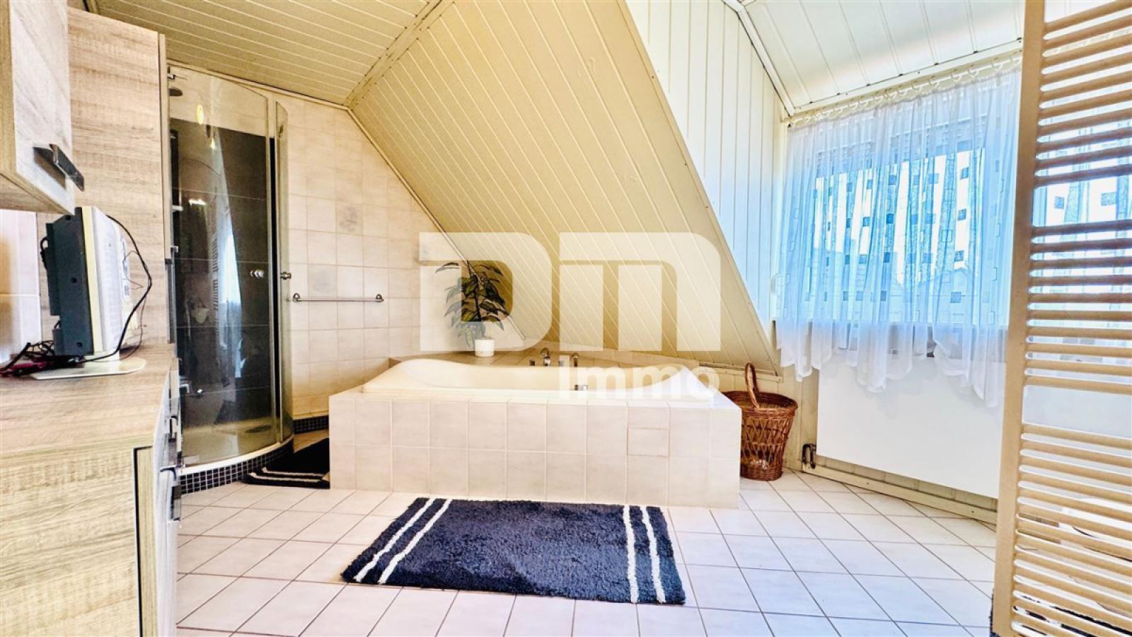 DG Badezimmer / Whirlpool / Dusche