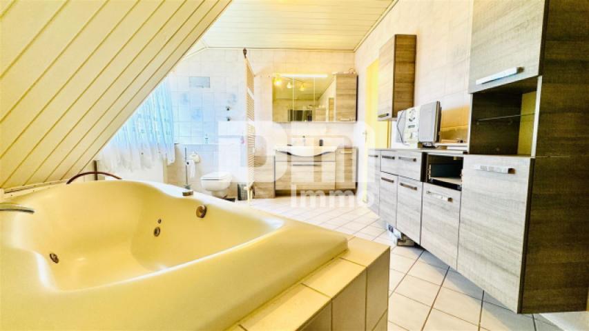 DG Badezimmer / Whirlpool / Dusche