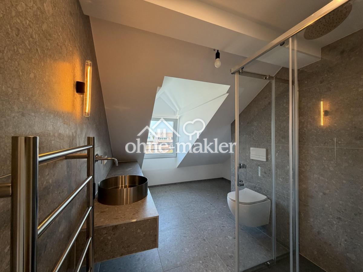 Bad mit Dusche + WC