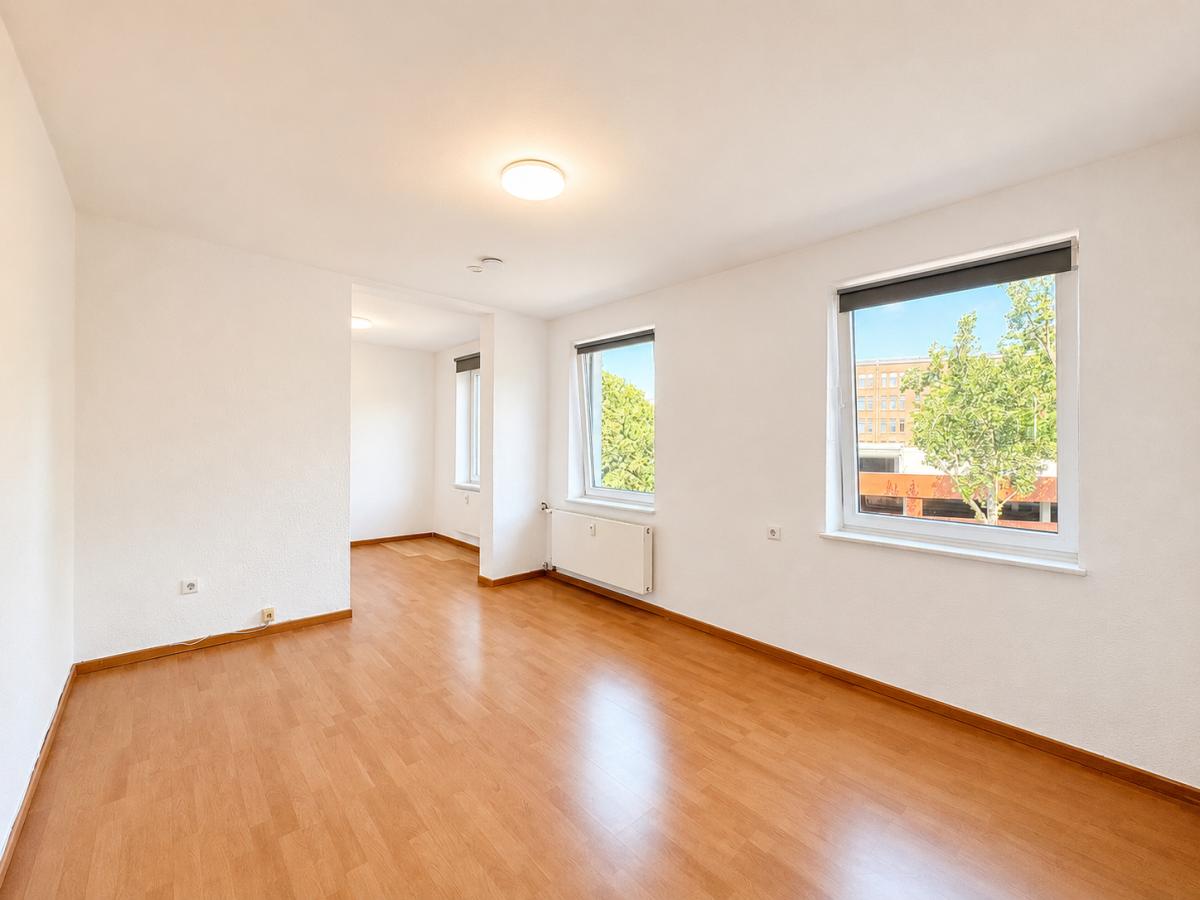 Ansicht Schlafzimmer mit angrenzendem Arbeits-/Ankleidebereich