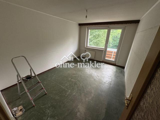 Wohnzimmer mit Balkon Zugang