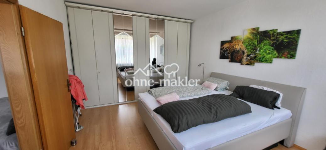 Schlafzimmer mit Einbauschrank