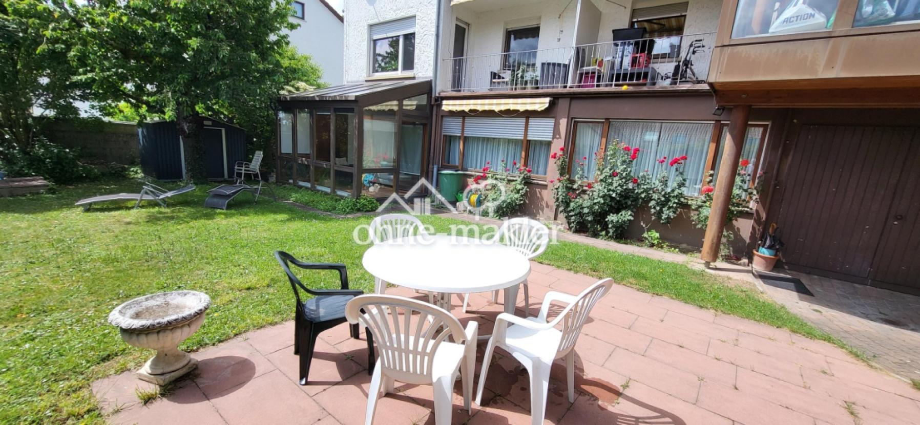 1. Terrasse mit Gartenmöbel