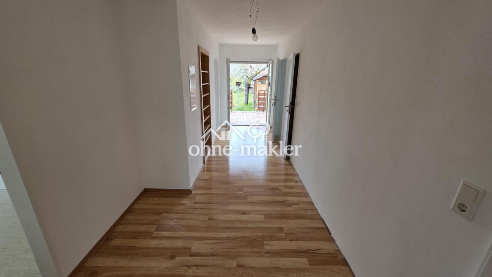 Flur mit Blick zur Terrasse
