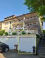 Ansicht des Hauses mit Garage