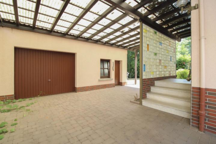 Hofeinfahrt & Garage