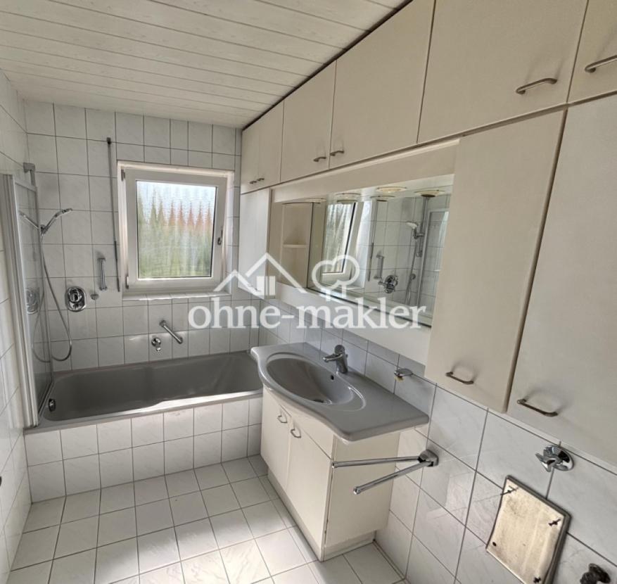 Badezimmer mit Badewanne