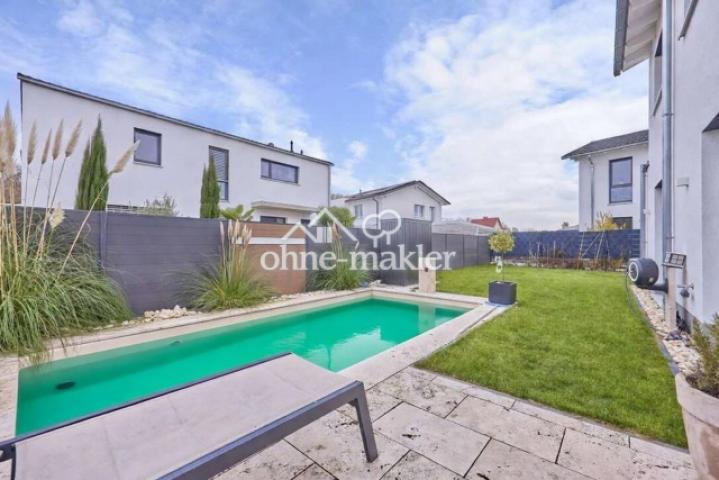 Garten mit Pool