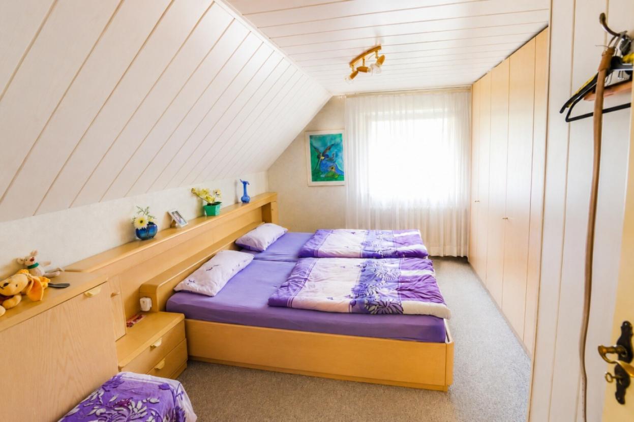 Erstes Schlafzimmer im DG