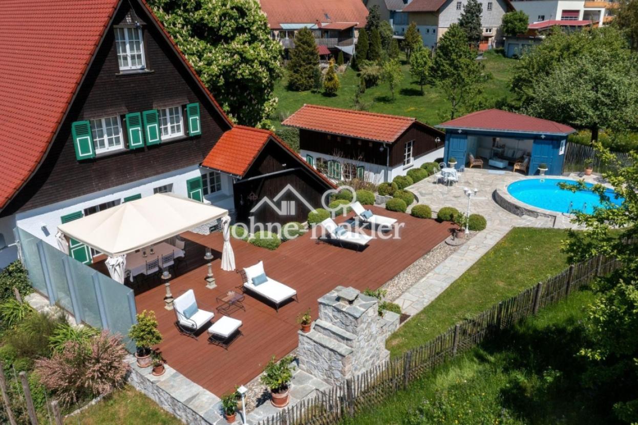 Luftbild mit Terrasse