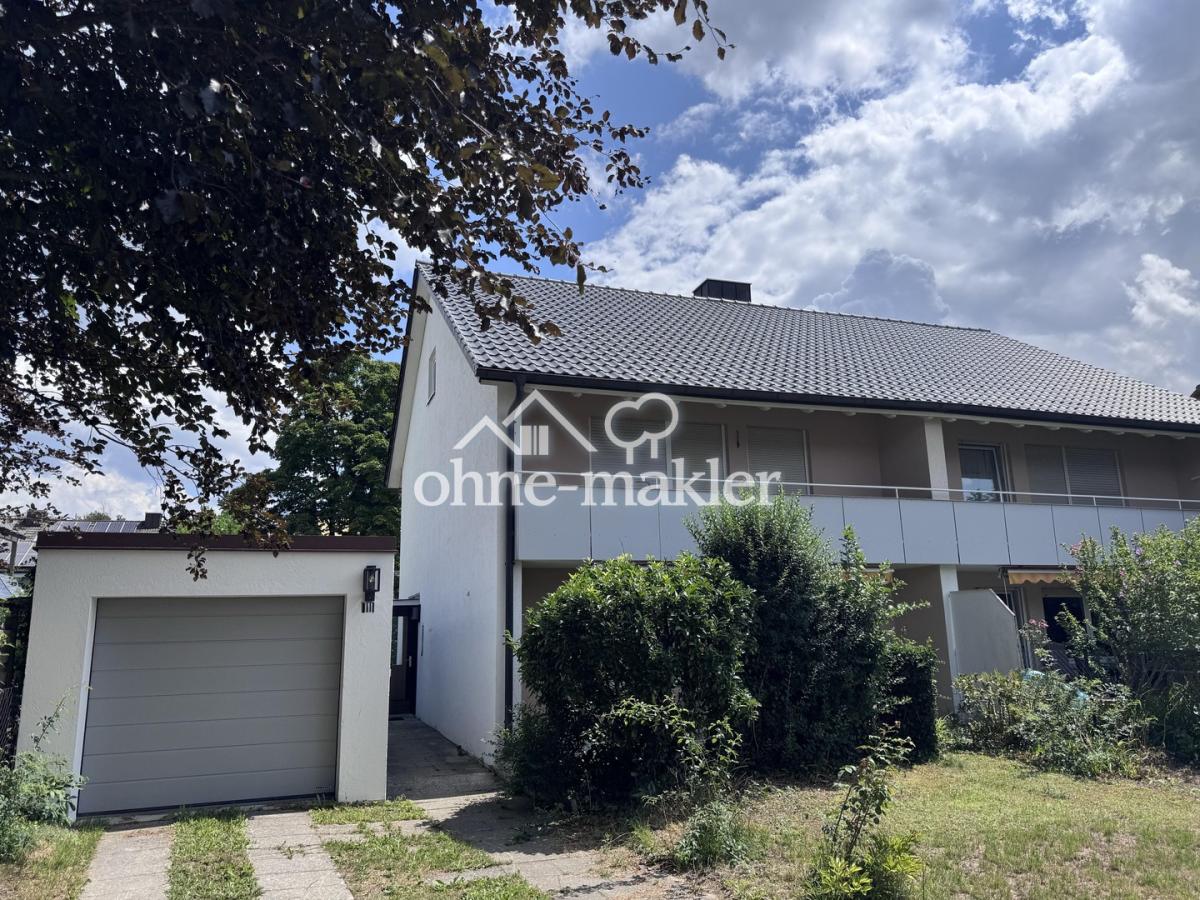 Vorderseite und Garage