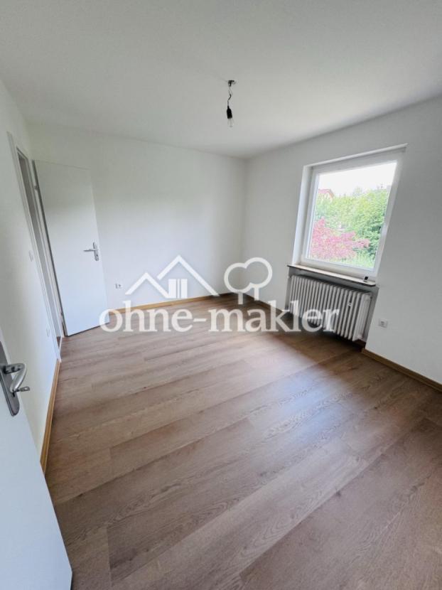 Zimmer mit begehbarem Schrank