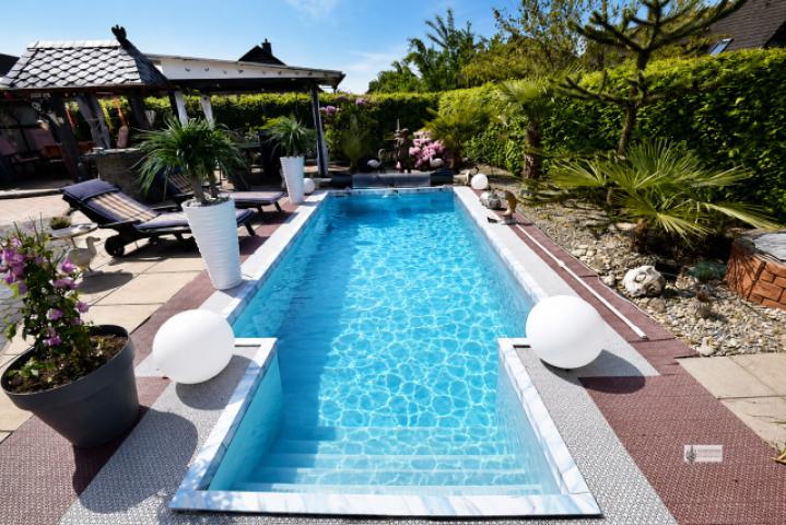 Privater Garten mit Pool-Oase