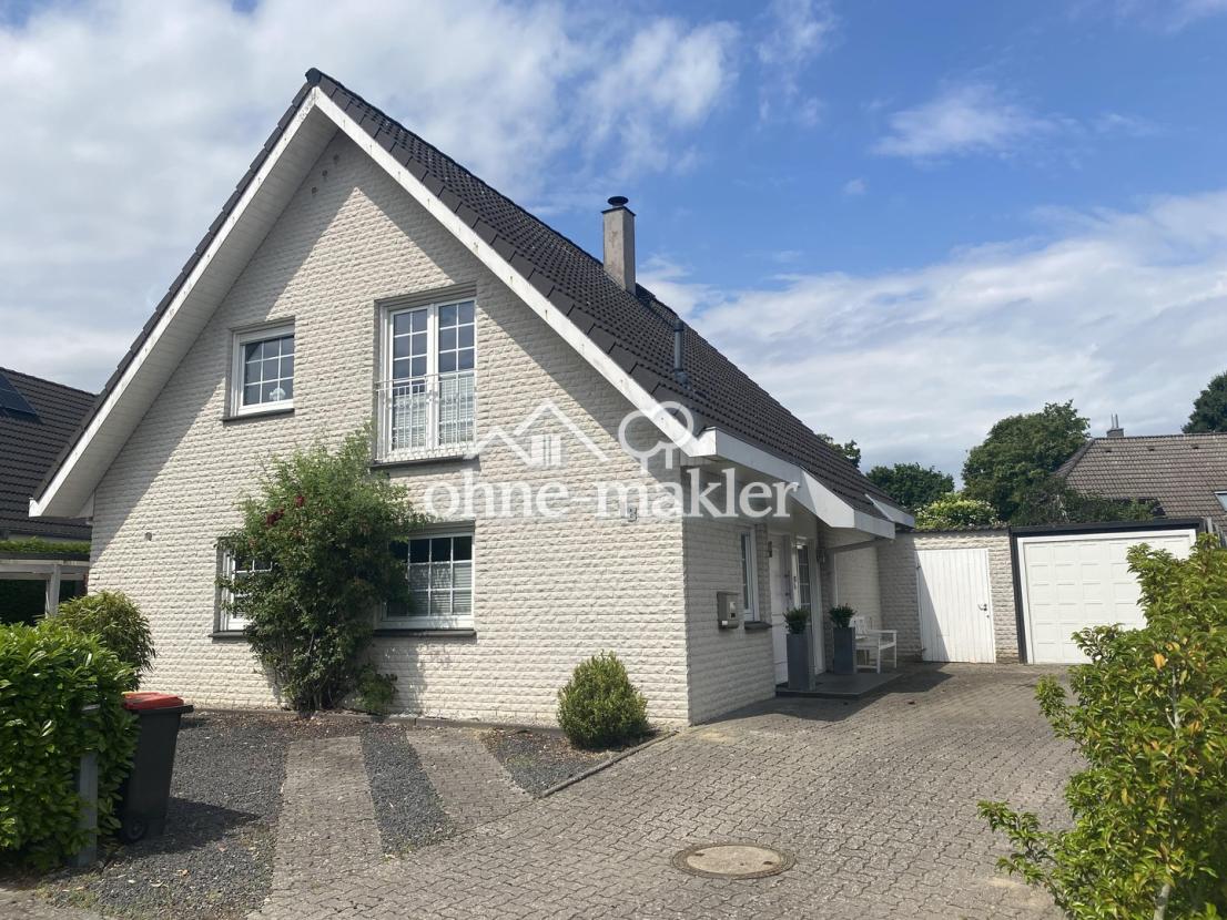 Hausansicht mit Garage