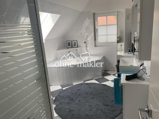 Bad mit Eckbadewanne
